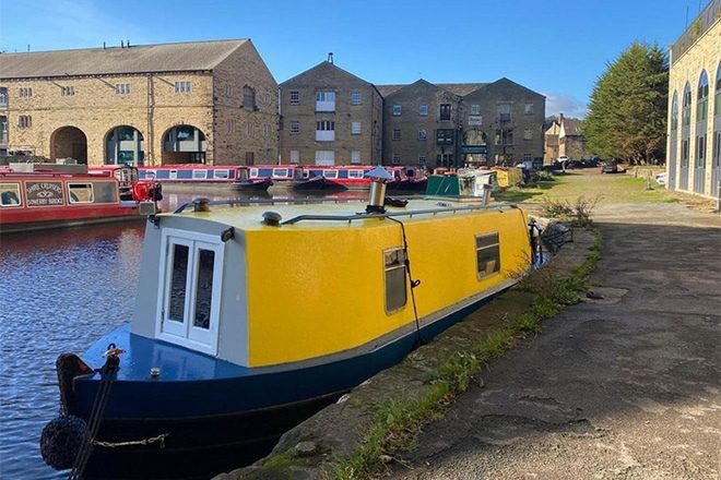 New record store opens on converted canal boat