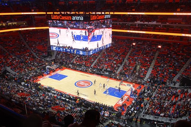 Watch Kevin Saunderson spin a Detroit Pistons halftime show