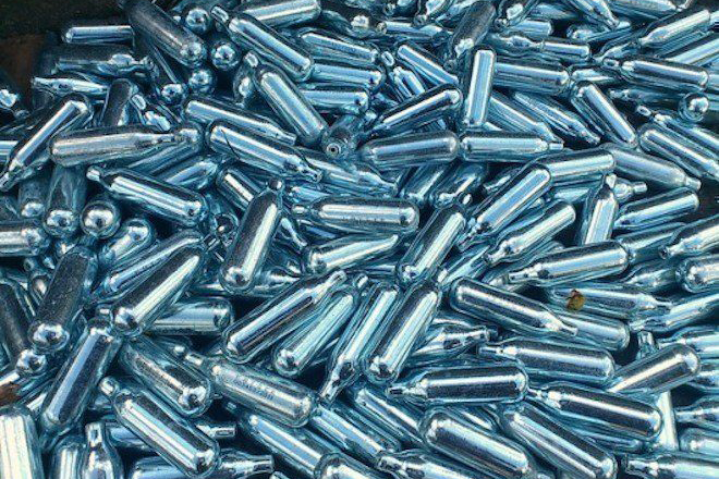 EU drug experts "concerned" over rise in laughing gas use