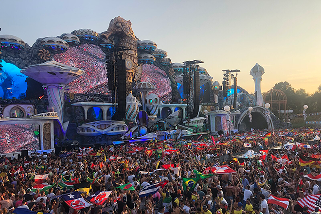​Tomorrowland is offering sets to aspiring DJs under the age of 18
