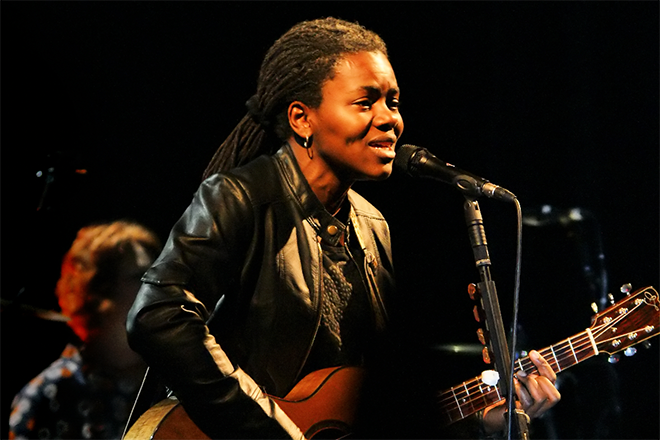 Tracy Chapman’s ‘Fast Car’ wins CMA Song of the Year, 35 years after release
