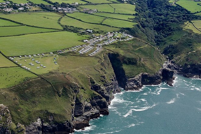 ​3,000-strong silent disco “keeps neighbours awake” in Cornwall