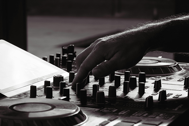 ​Man who suffered brain injury says DJ lessons “significantly” helped with rehabilitation