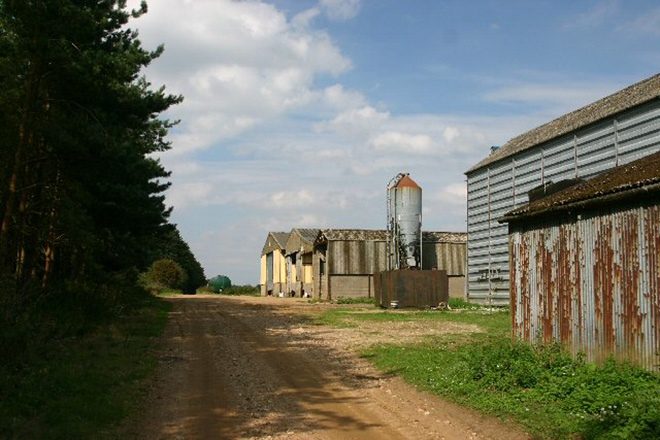 1,000 people attend illegal rave on farm in Suffolk