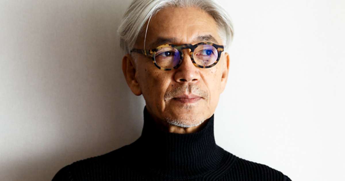 Ryuichi Sakamoto performs 