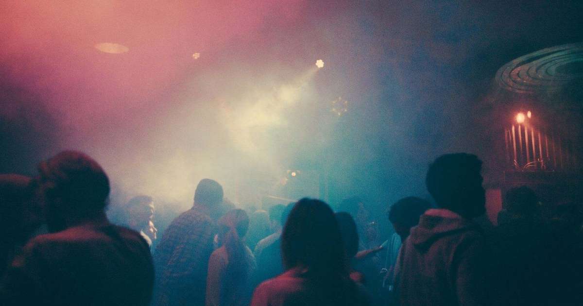 ​65 UK nightclubs shut down in 2024 amidst “devastating” nightlife crisis