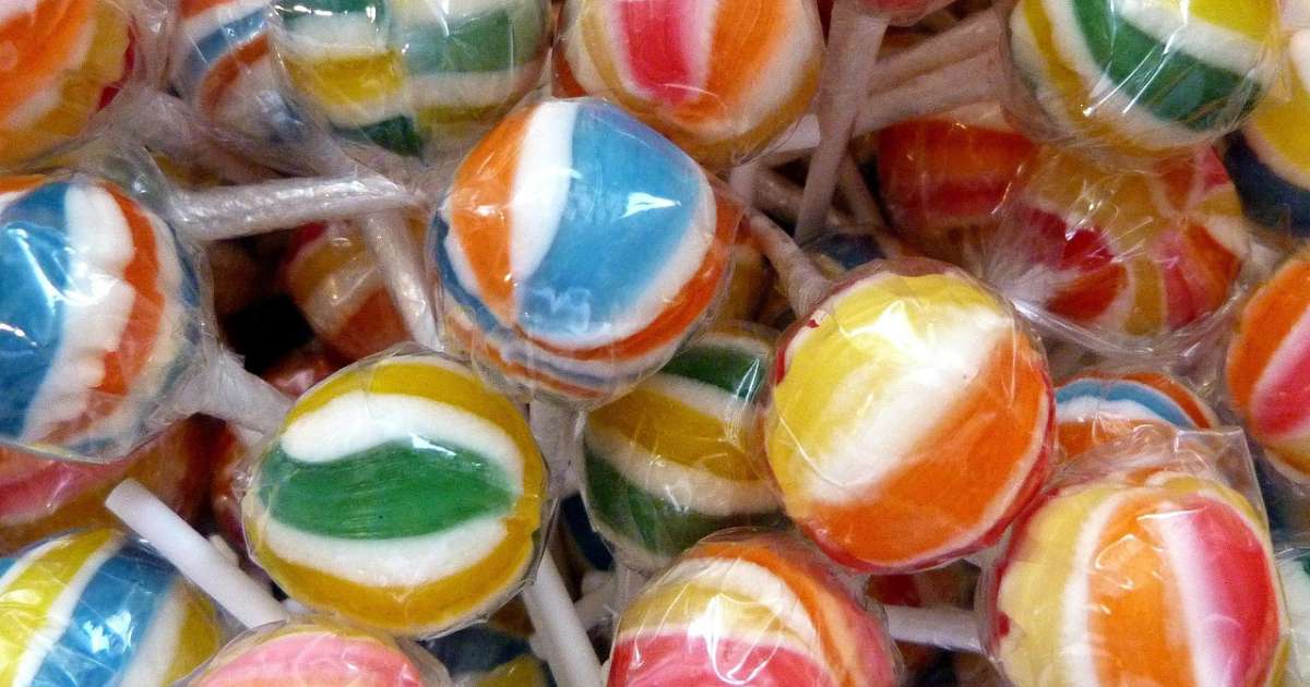 Leeds venue to give out lollipops to clubbers so they "keep quiet"