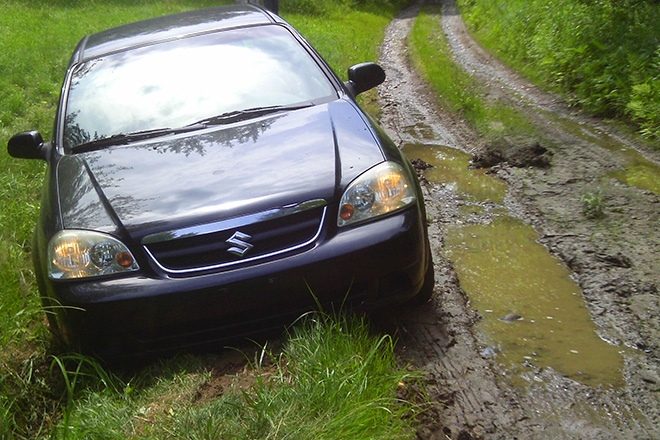 ​Farmers help rescue ravers’ vehicles from mud at free party in Wales